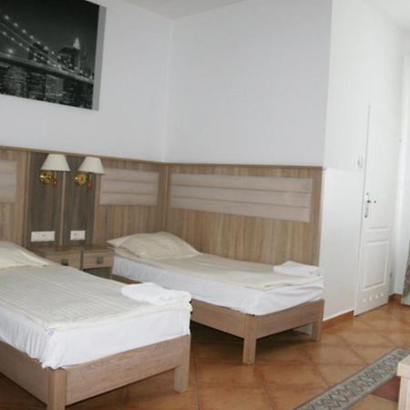 Lotos Hotell Rawicz Exteriör bild
