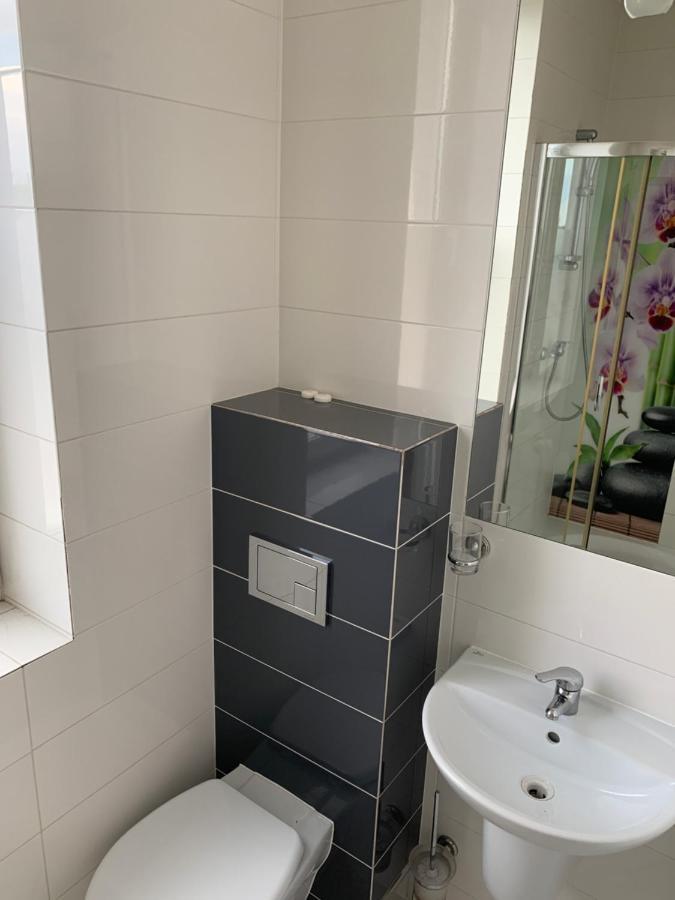 Lotos Hotell Rawicz Exteriör bild