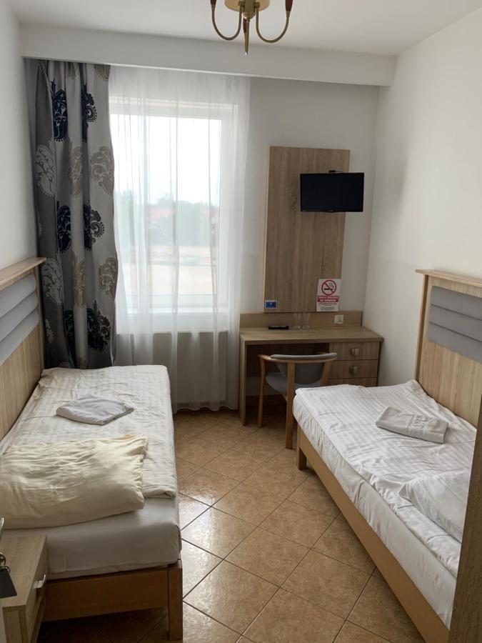 Lotos Hotell Rawicz Exteriör bild