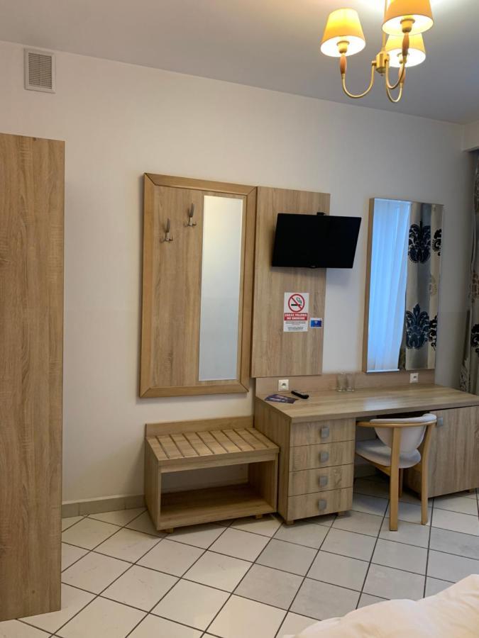 Lotos Hotell Rawicz Exteriör bild