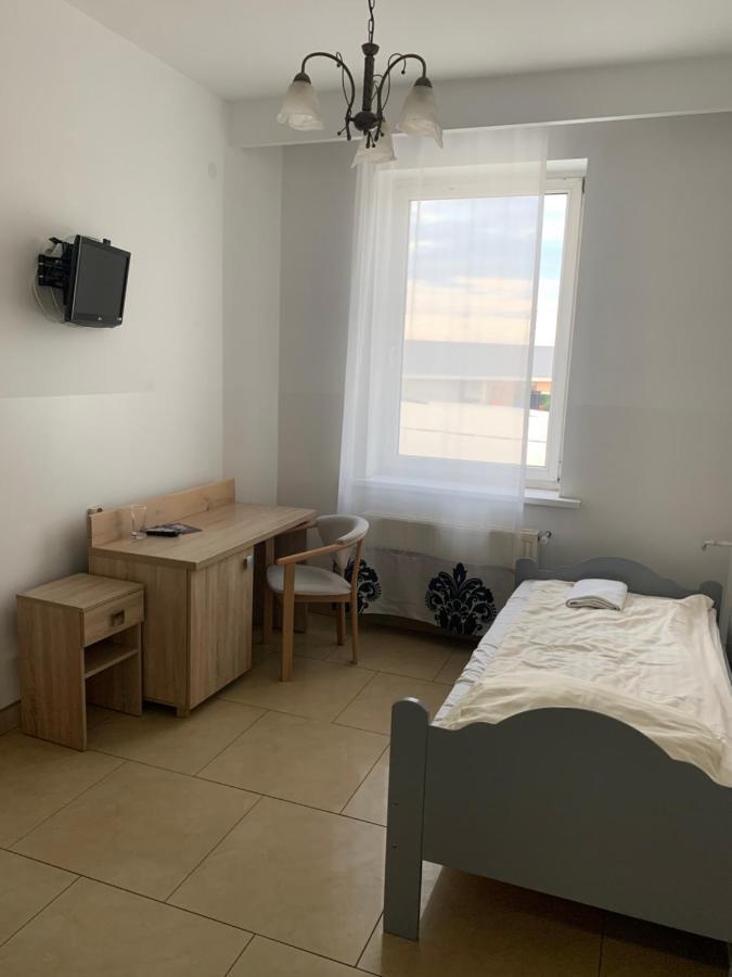 Lotos Hotell Rawicz Exteriör bild