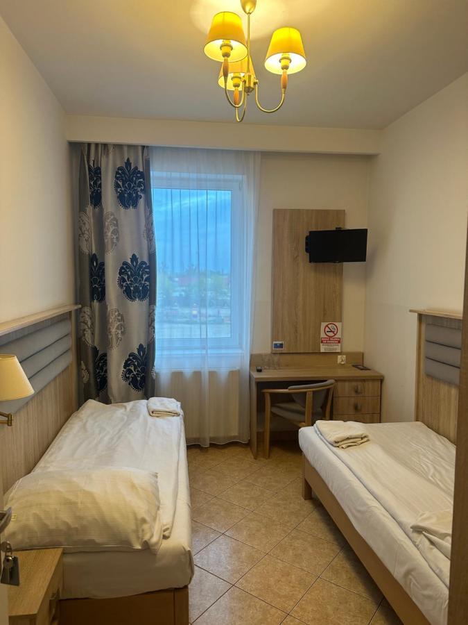 Lotos Hotell Rawicz Exteriör bild